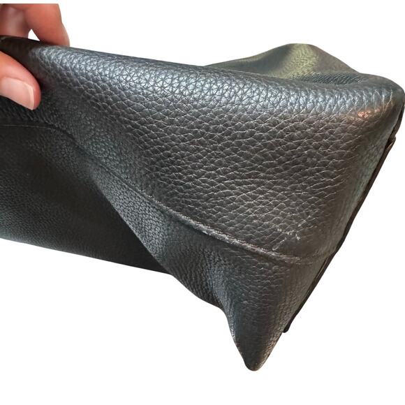 Auth. Burberry Remington Black Grainy Calfskin Leather Tote Bag Large - Picture 14 of 16